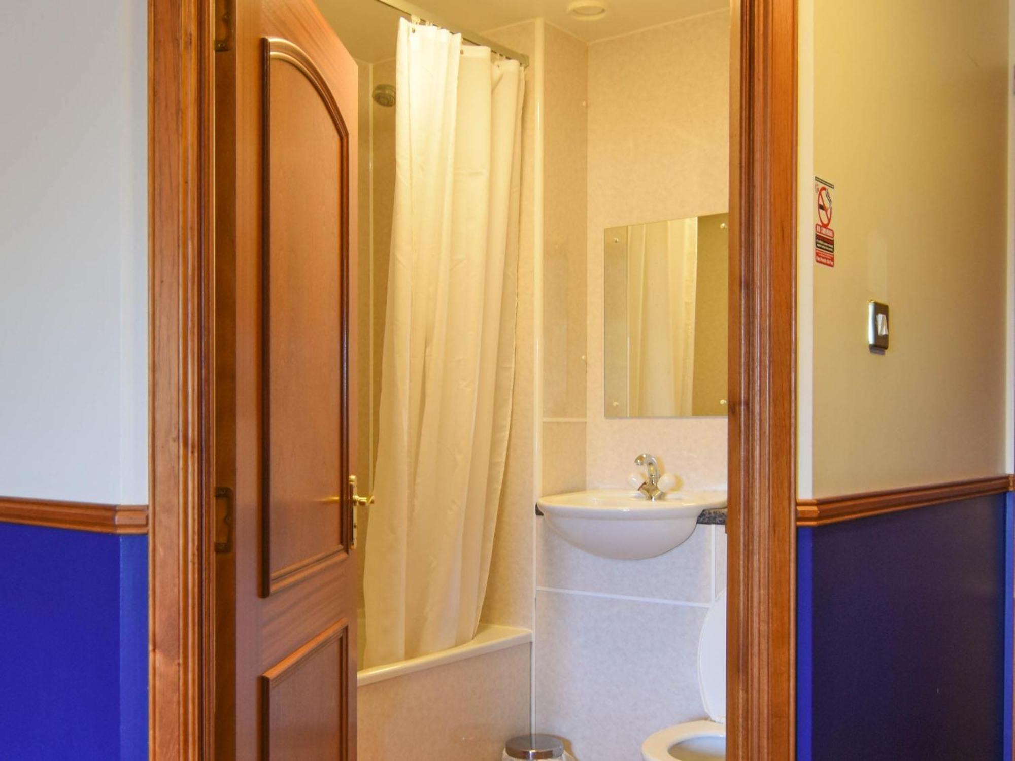 Findlay'S Hotel Fraserburgh Room photo